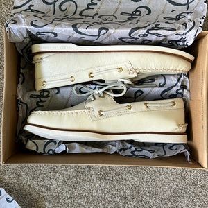 Gold Cup Series Sperry. Size 11.5 Mens US. Soft cream color with Gold trim.
